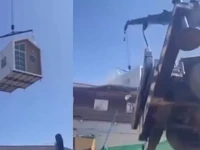 Crane Bawa Berat 1 Ton Ambruk, Hantam Rumah Warga