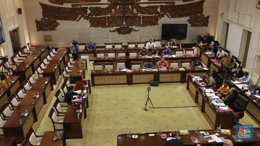 Suasana Komisi XI DPR RI melakukan uji kelayakan dan kepatutan alias fit and proper test terhadap Thomas Djiwandono sebagai calon Deputi Gubernur Bank Indonesia, Jakarta, Senin (26/1/2026).