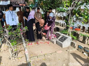 Jelang Hari Jadi ke-167, Wabup Mimik Ziarah Makam Tokoh Sidoarjo