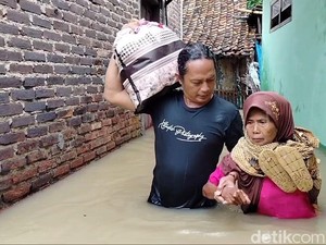 Banjir Subang Meluas, Dewi Terendam Air Saat Tidur