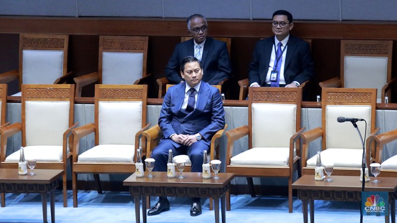 Wakil Menteri Keuangan Thomas Djiwandono ditetapkan sebagai deputi gubernur Bank Indonesia (BI) dalam rapat paripurna DPR, di Gedung DPR, Jakarta, Selasa (27/1/2026). (CNBC Indonesia/Muhammad Sabki)