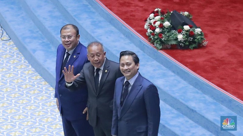 Wakil Menteri Keuangan Thomas Djiwandono ditetapkan sebagai deputi gubernur Bank Indonesia (BI) dalam rapat paripurna DPR, di Gedung DPR, Jakarta, Selasa (27/1/2026). (CNBC Indonesia/Muhammad Sabki)