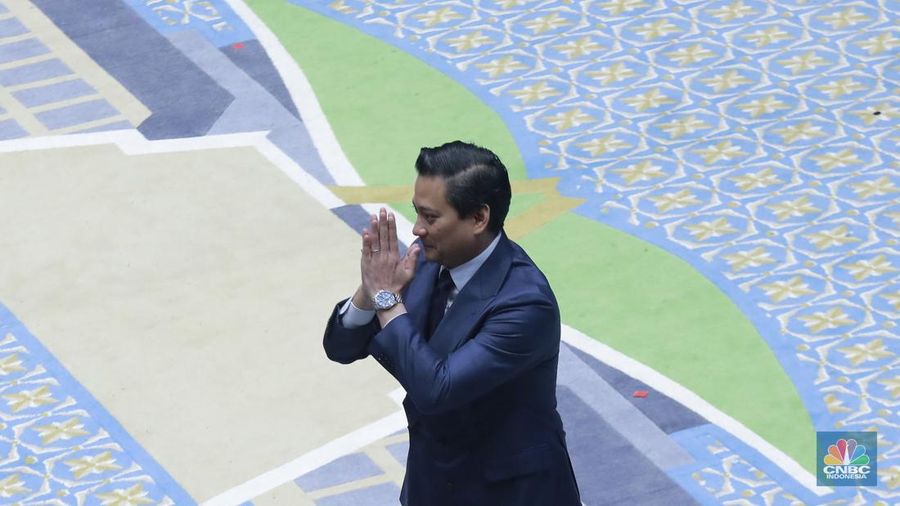 Wakil Menteri Keuangan Thomas Djiwandono ditetapkan sebagai deputi gubernur Bank Indonesia (BI) dalam rapat paripurna DPR, di Gedung DPR, Jakarta, Selasa (27/1/2026). (CNBC Indonesia/Muhammad Sabki)