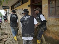 Relawan BRI Peduli Terjun Bersih-bersih Sekolah di Aceh Tamiang