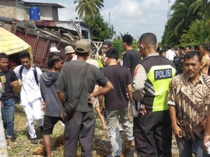 Kereta Api Sribilah Utama Tabrak Truk Pengangkut Sawit di Asahan