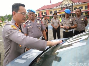 Mobil Dinas Polisi Situbondo Kini Dilengkapi Barcode Aduan