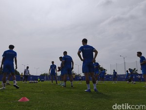 Persib Latihan Tertutup di GBLA, Empat Pemain Pilar Absen