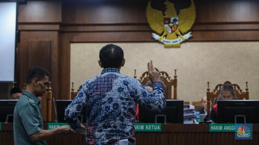 Mantan Komisaris Utama PT Pertamina (Persero), Basuki Tjahaja Purnama atau Ahok hadir sebagai saksi dalam kasus dugaan korupsi tata kelola minyak mentah dan produk kilang Pertamina di Pengadilan Tindak Pindana Korupsi (Tipikor) Jakarta, Selasa (27/1/2026). (CNBC Indonesia/Faisal Rahman)