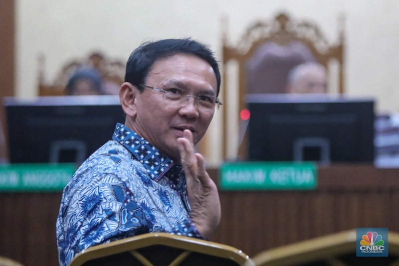 Hujan deras menyebabkan kawasan pemukiman di Keluarahan Bidara Cina, Jakarta Timur terendam banjir pada Kamis (29/1/2026). (CNBC Indonesia/Faisal Rahman)