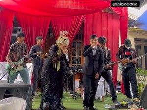 Pengantin Metal di Jambi Viral, Ajak Tamu Headbang Saat Resepsi Pernikahan