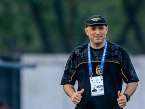 Tavares Tegaskan Tak Ada Jaminan Starter di Persebaya