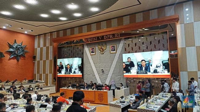 DPR Panggil Menteri PU, Menhub, Hingga Kepala Basarnas, Ada Apa?