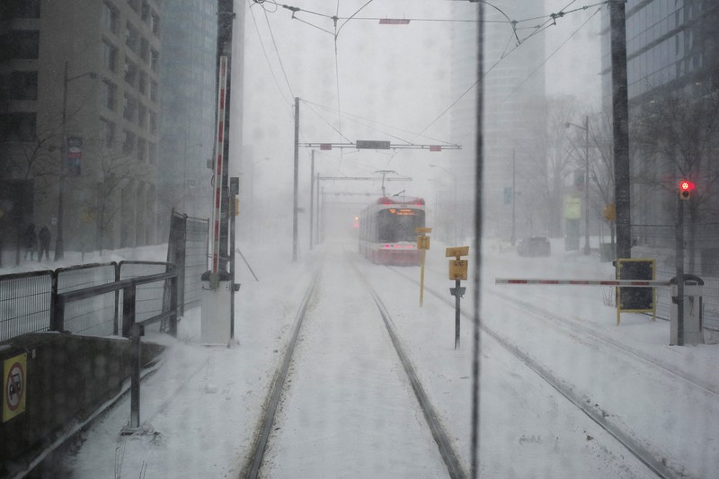Foto yang diambil menggunakan drone menunjukkan lingkungan perumahan yang tertutup salju setelah badai salju di Toronto, Ontario, Kanada, 26 Januari 2026. (REUTERS/Carlos Osorio)