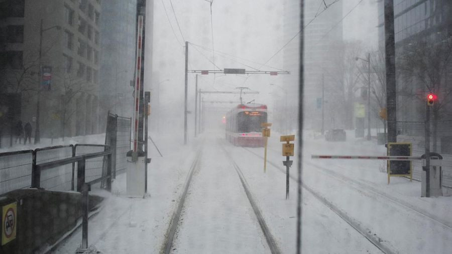 Foto yang diambil menggunakan drone menunjukkan lingkungan perumahan yang tertutup salju setelah badai salju di Toronto, Ontario, Kanada, 26 Januari 2026. (REUTERS/Carlos Osorio)
