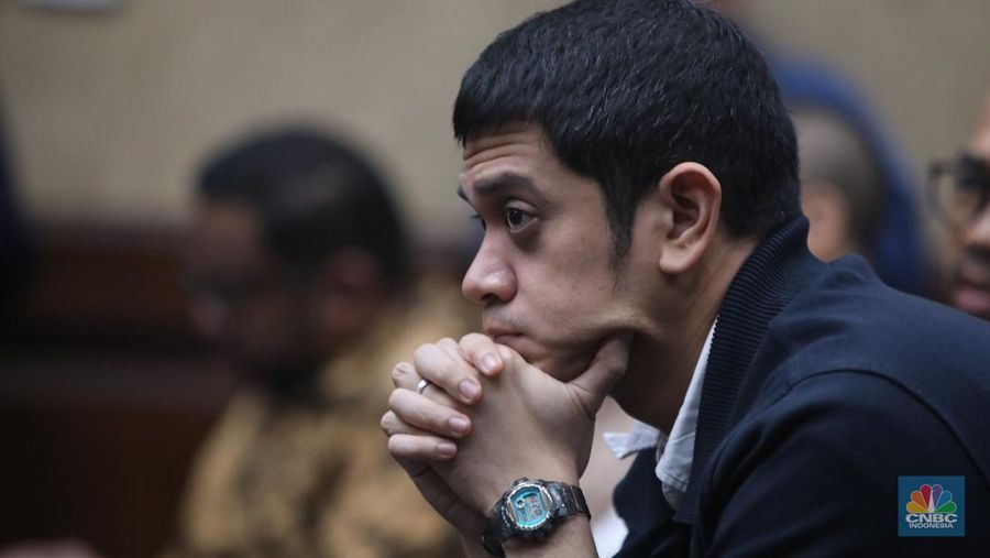 Terdakwa kasus dugaan korupsi tata kelola minyak mentah dan produk kilang Pertamina, Kerry Adrianto Riza di Pengadilan Tindak Pindana Korupsi (Tipikor), Jakarta, Selasa (27/1/2026). (CNBC Indonesia/Faisal Rahman)