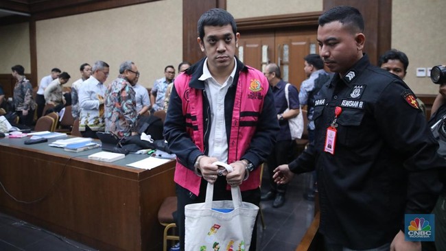 Anaknya Resmi Dituntut Jaksa 18 Tahun Penjara, di Mana Riza Chalid?