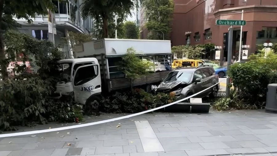 Belasan orang dilarikan ke rumah sakit setelah kecelakaan di Orchard Road, Amerika Serikat, Rabu (28/1/2026). (Tangkapan layar Medsos)