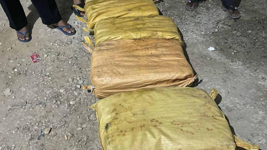 Direktorat Interdiksi Narkotika Bea Cukai bersama Kanwil Bea Cukai Aceh, Bea Cukai Langsa, dan Badan Narkotika Nasional Republik Indonesia (BNN RI) mengamankan narkotika golongan I jenis metamfetamina/sabu seberat kurang lebih 100 kilogram di wilayah