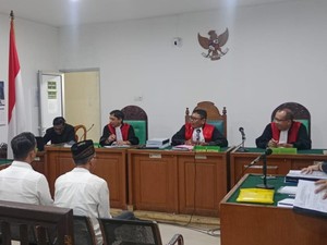 2 Terdakwa Korupsi Proyek Kereta Api Dituntut 3 Tahun 6 Bulan Penjara