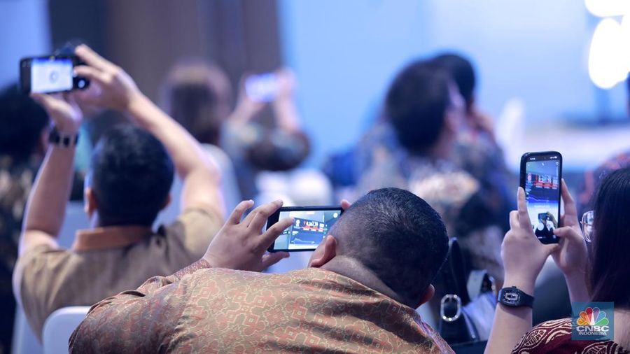 Indeks Harga Saham Gabungan (IHSG) pada perdagangan siang hari jeda Sesi I Rabu (28/1/2026), mencatatkan pelemahan yang amat dalam mencapai ambles 7,34% di posisi 8.321. (CNBC Indonesia/Muhammad Sabki)