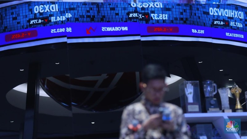 Indeks Harga Saham Gabungan (IHSG) pada perdagangan siang hari jeda Sesi I Rabu (28/1/2026), mencatatkan pelemahan yang amat dalam mencapai ambles 7,34% di posisi 8.321. (CNBC Indonesia/Muhammad Sabki)