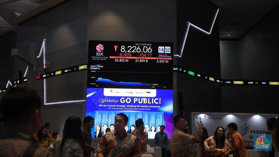 Indeks Harga Saham Gabungan (IHSG) pada perdagangan siang hari jeda Sesi I Rabu (28/1/2026), mencatatkan pelemahan yang amat dalam mencapai ambles 7,34% di posisi 8.321. (CNBC Indonesia/Muhammad Sabki)