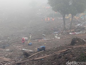 Tim SAR Lanjut Cari Korban Longsor Cisarua di Tengah Kabut Tebal