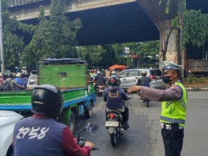 Lalin di Sekitar Cawang Macet, Ini Penyebabnya
