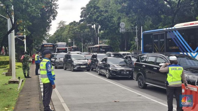 Mulai Macet, Arus Lalin Rute Ini Dialihkan Efek Massa Demo Berdatangan