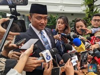 DPR Setujui Adies Kadir jadi Hakim MK, Mensesneg Komentar Begini