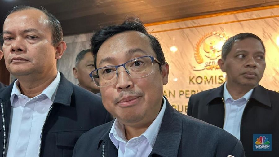 Pelaksana Tugas (Plt.) Deputi Bidang Meteorologi BMKG, Andri Ramdhani saat ditemui di Kompleks Parlemen, Jakarta, Rabu (28/1/2026). (CNBC Indonesia/Martyasari Rizky)