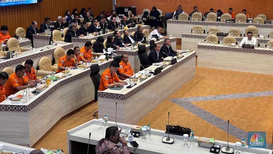 Rapat Dengar Pendapat Komisi V DPR RI bersama Kepala BMKG dan Basarnas, di Kompleks Parlemen, Jakarta, Rabu (28/1/2026). (CNBC Indonesia/Martyasari Rizky)