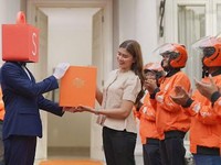 Seru! Shopee Super Awards 2025 Kasih Kejutan di Depan Rumah & Kantor