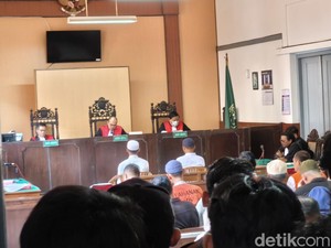 Hakim Tolak Eksepsi Dua Terdakwa Demo Ricuh Solo, Sidang Lanjut Pemeriksaan