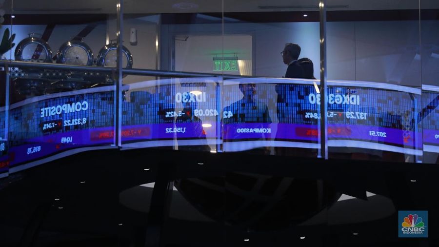 Suasana layar digital pergerakan harga saham di Bursa Efek Indonesia, Jakarta, Rabu (28/1/2026). (CNBC Indonesia/Muhammad Sabki)