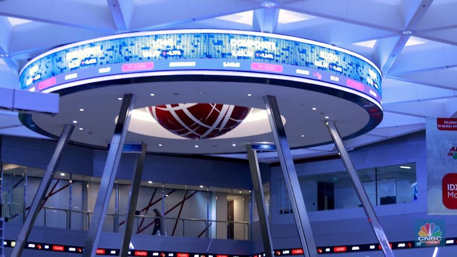 Suasana layar digital pergerakan harga saham di Bursa Efek Indonesia, Jakarta, Rabu (28/1/2026). (CNBC Indonesia/Muhammad Sabki)