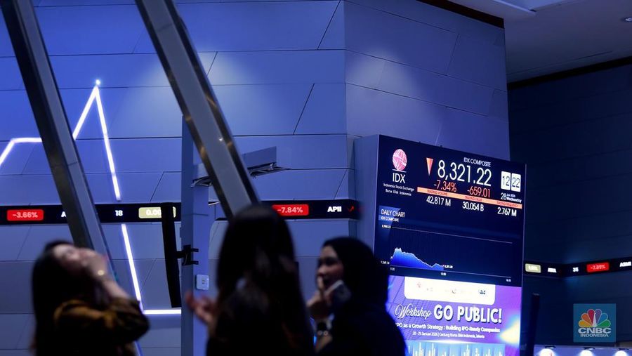 Suasana layar digital pergerakan harga saham di Bursa Efek Indonesia, Jakarta, Rabu (28/1/2026). (CNBC Indonesia/Muhammad Sabki)