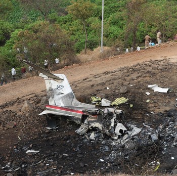 Penampakan Pesawat Jatuh, Bawa Pejabat Tinggi-Semua Penumpang Tewas