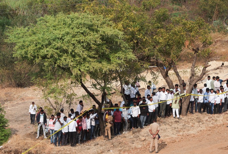 Wakil Kepala Menteri negara bagian Maharashtra, India, Ajit Pawar, tewas dalam kecelakaan pesawat pada Rabu, ketika pesawat carteran yang ditumpanginya jatuh dan terbakar hebat dalam perjalanan menuju wilayah basis politik keluarganya, Rabu (28/1/2026). (REUTERS/Francis Mascarenhas)