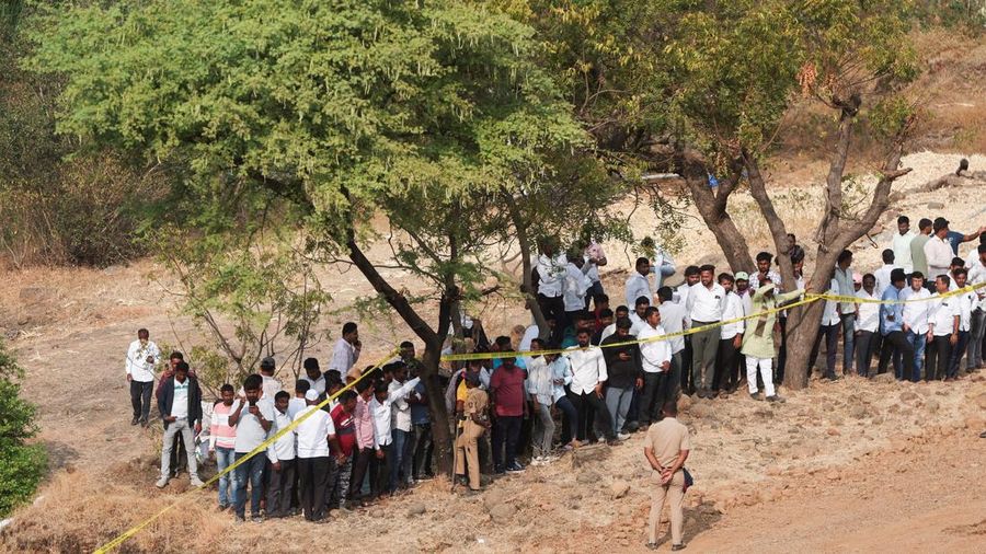 Wakil Kepala Menteri negara bagian Maharashtra, India, Ajit Pawar, tewas dalam kecelakaan pesawat pada Rabu, ketika pesawat carteran yang ditumpanginya jatuh dan terbakar hebat dalam perjalanan menuju wilayah basis politik keluarganya, Rabu (28/1/2026). (REUTERS/Francis Mascarenhas)