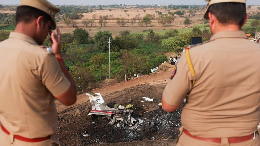 Wakil Kepala Menteri negara bagian Maharashtra, India, Ajit Pawar, tewas dalam kecelakaan pesawat pada Rabu, ketika pesawat carteran yang ditumpanginya jatuh dan terbakar hebat dalam perjalanan menuju wilayah basis politik keluarganya, Rabu (28/1/2026). (REUTERS/Francis Mascarenhas)