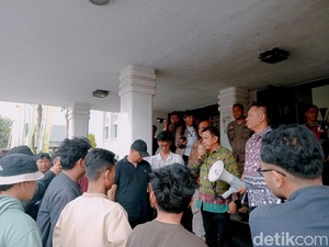 Jarang Ngantor, Koalisi Mahasiswa Sumsel Minta Kadisdik Palembang Dicopot