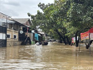 Duta Kranji Bekasi Kembali Dilanda Banjir, Tinggi Air Capai 80 Cm