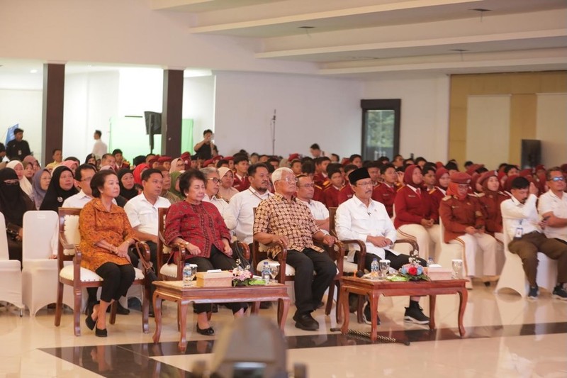 Dua kakak Presiden Prabowo Subianto, Biantiningsih Djiwandono dan Maryani Djojohadikusumo, mengunjungi Sekolah Rakyat Menengah Atas (SRMA) 10 Jakarta Selatan, Rabu (28/1/2026). (Instagram/Kemensosri)