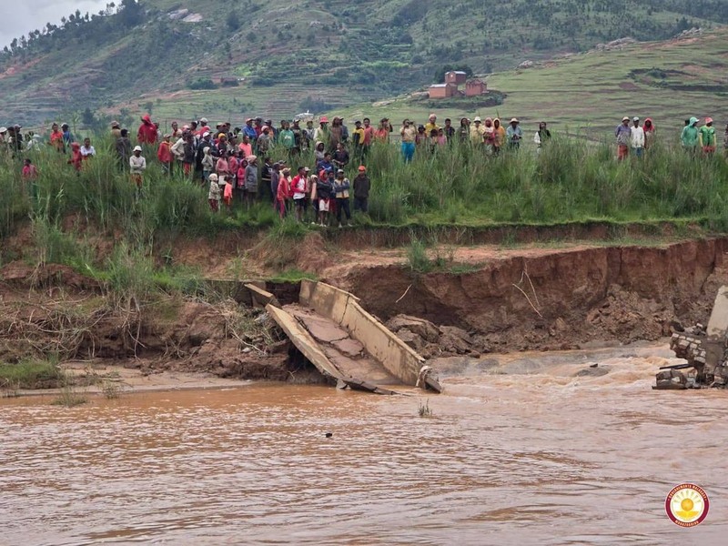 Foto udara menujukkan kerusakan sebagian pada bendungan hidro-pertanian di wilayah Analamanga dekat ibu kota, Antananarivo, pada hari Senin (26/1/2026) waktu setempat. (via &copy; BNGRC/Facebook)