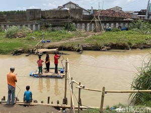 Terisolasi gegara Jembatan Ambrol, Warga Tambaksari Sambat Ekonomi Lumpuh