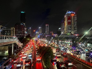 Jam Pulang Kerja, Lalin Tol Dalkot-Jalan Gatsu Macet Usai Diguyur Hujan