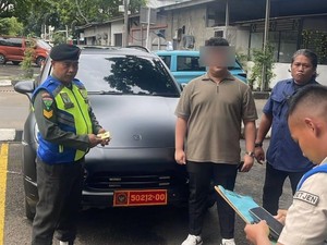 Polda Metro: Pelat Dinas Kemhan di Mobil Porsche Cayenne Dipalsukan