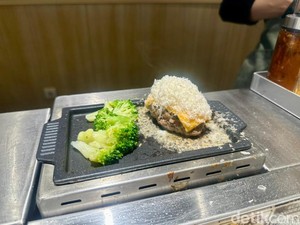Niku Niku Oh!! Kome: Lezatnya Hamburg ala Jepang Pakai Topping Keju Gurih