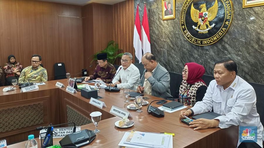 Rapat Koordinasi Terbatas (Rakortas) terkait program Makan Bergizi Gratis yang dipimpin langsung Menteri Koordinator Bidang Pangan, Zulkifli Hasan, fi kantornya, Jakarta, Kamis (29/1/2026). (CNBC Indonesia/Martyasari Rizky)